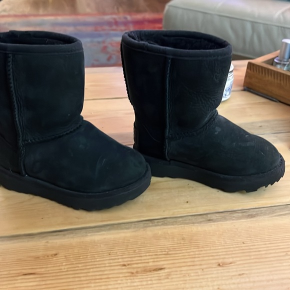 UGG boots for toddler - Picture 4 of 5